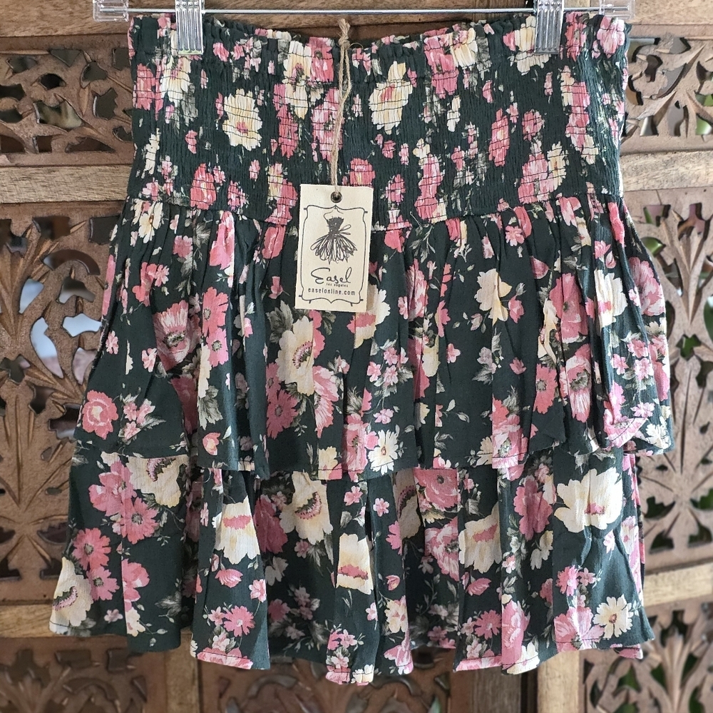 🌟 Easel Women's Floral Skirt - Green and Pink